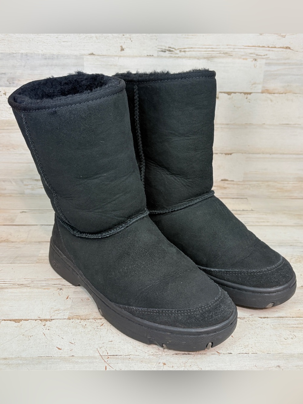 UGG Australia Ultimate Short 5275 Black Leather And Sheepskin Boots Women’s 10